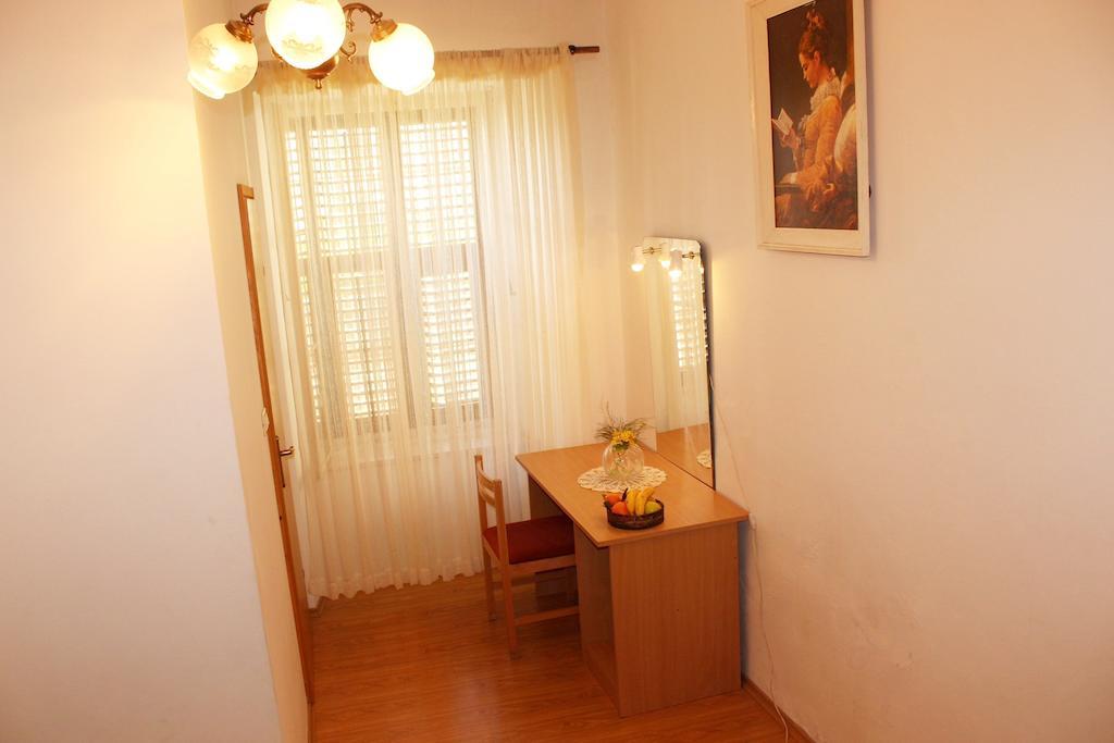 ホテル ルームズ ラザレティ ドゥブロブニク 部屋 写真